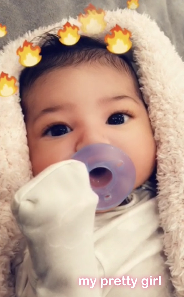 Kylie Jenner Shares First Photo Of Baby Stormis Face E News